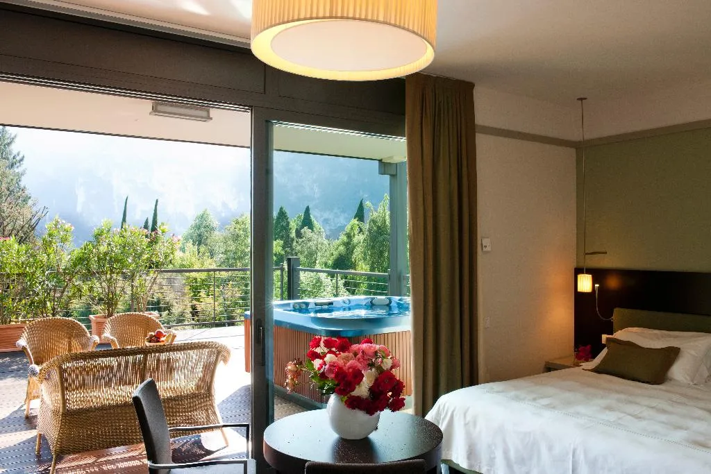 SUITE WITH JACUZZI Room, Grand Resort Du Lac Et Du Parc, Milan
