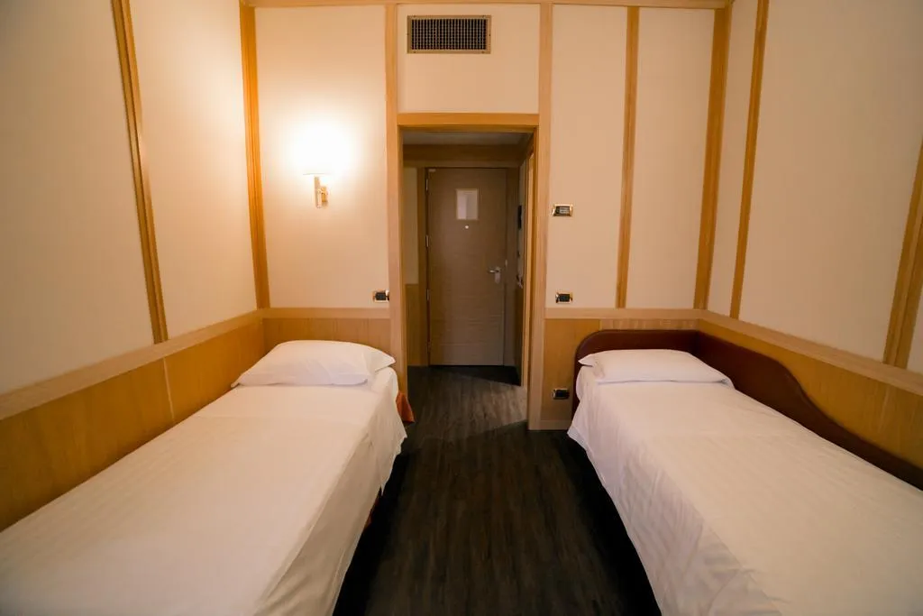 QUADRUPLE STANDARD Room, Hilton Garden Inn Rome Colosseum, Rome