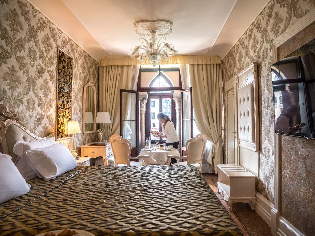 JUNIOR SUITE CANAL VIEW Room, Ego Boutique Hotel The Silk Road, Venice