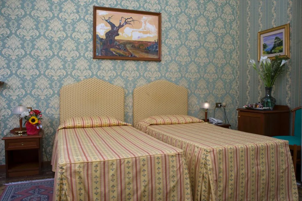 DOUBLE STANDARD Room, Hotel Beatrice, Florence