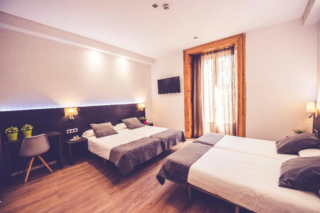 QUADRUPLE STANDARD Room, Marlasca, Madrid