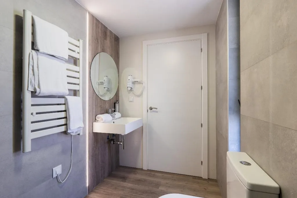 APARTMENT SUPERIOR CAPACITY 4 Room, Comtat Sant Jordi, Costa Brava
