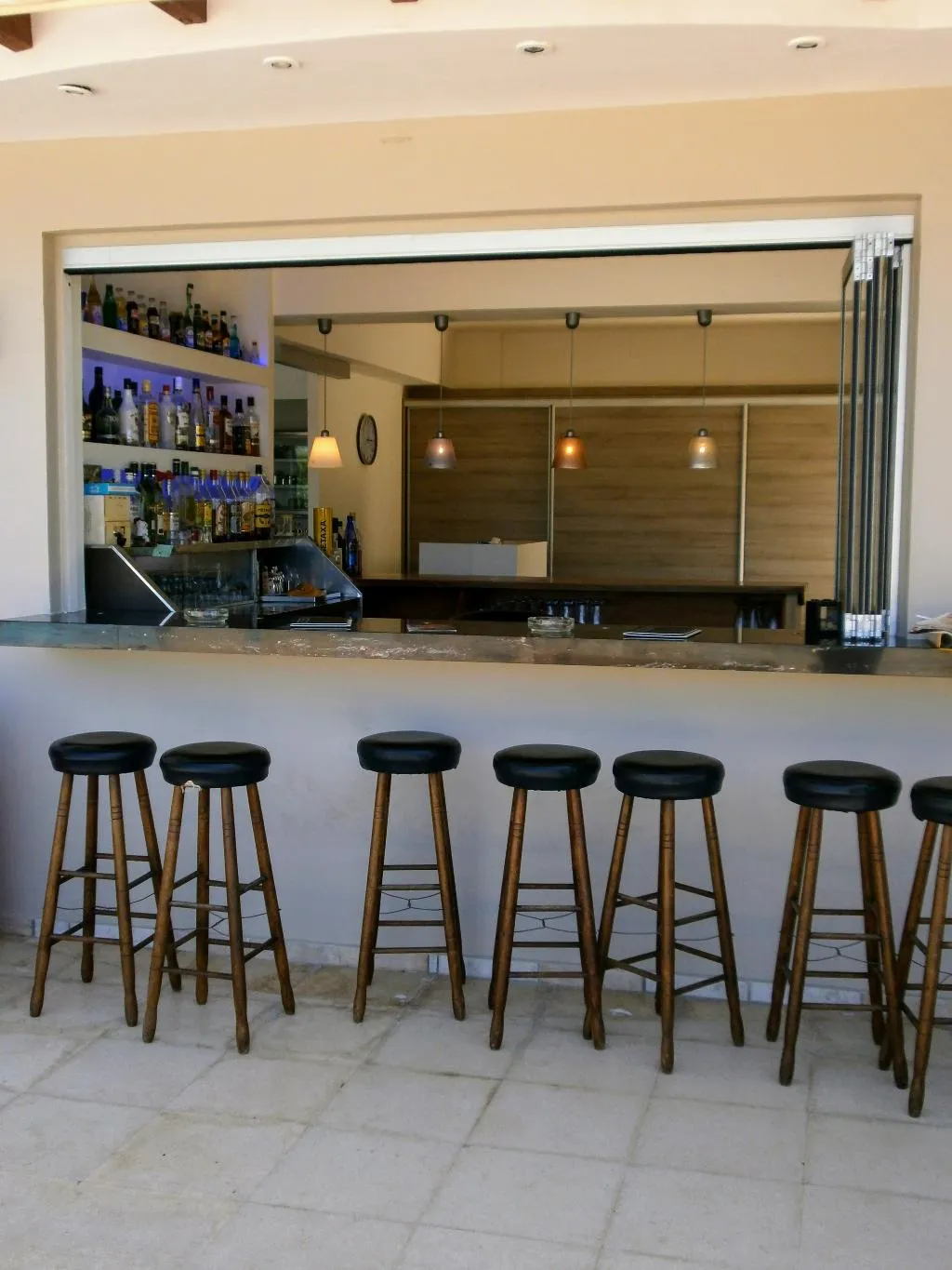 Bar, Iraklis, Crete