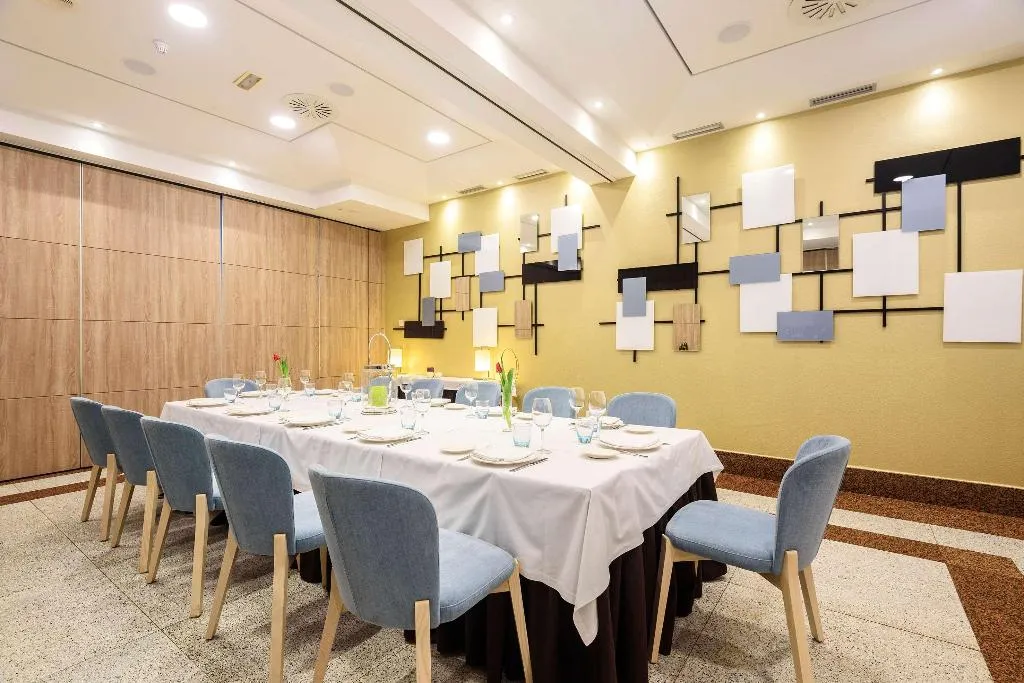 Restaurant, Guadalajara Conference Center Affiliated By Melia, Madrid