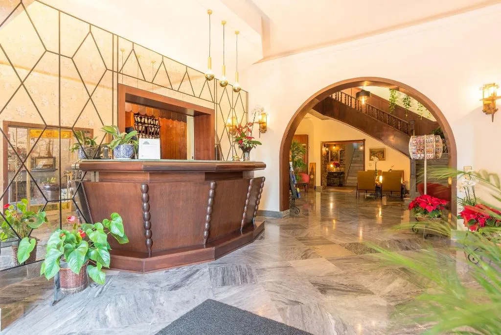 Lobby, California, Costa Del Sol