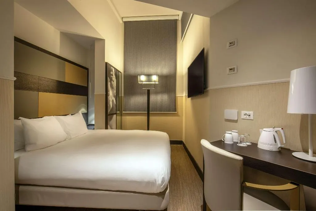 JUNIOR SUITE KING SIZE BED Room, Cosmopolita Hotel Rome, Tapestry Collection by Hil, Rome