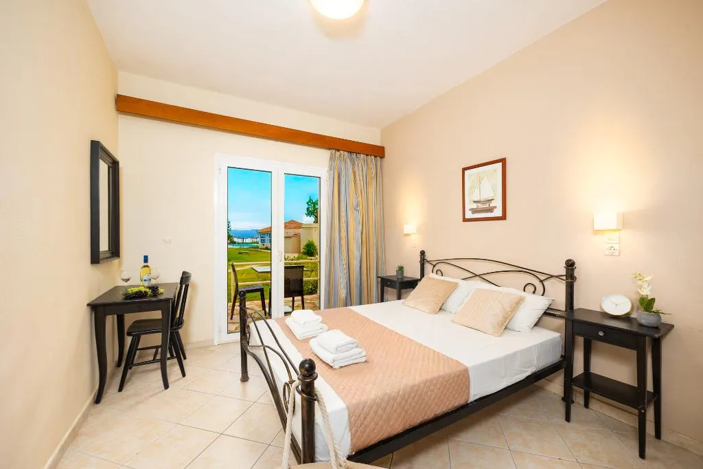 FAMILY ROOM GARDEN VIEW Room, Koulouris Beach, Corfu