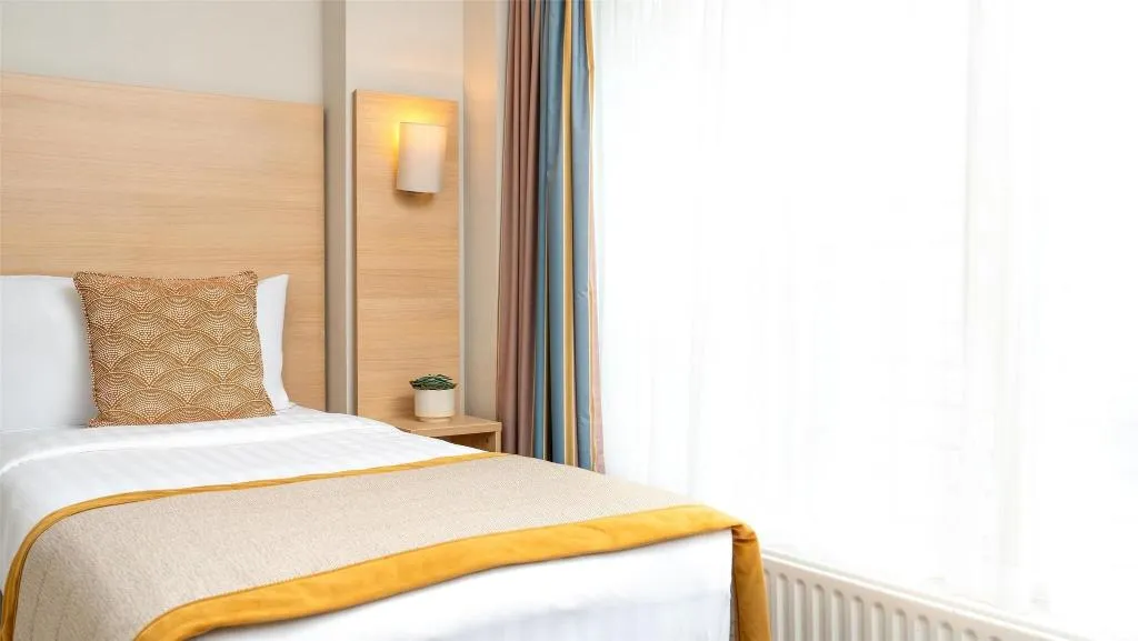SINGLE STANDARD Room, The Fleet Hotel, Dublin