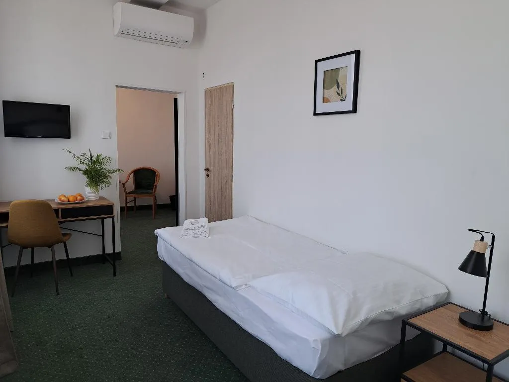 Double or Twin KING BED ONE BEDROOM  Room, Legie, Prague
