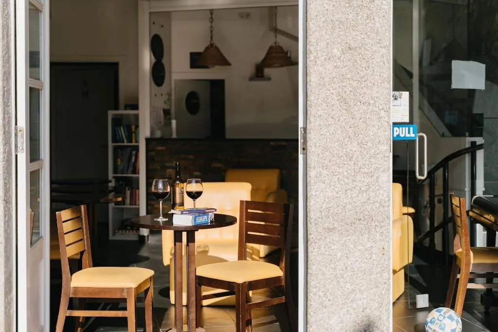 Restaurant, Happy Porto Hostel & Apartments, Porto