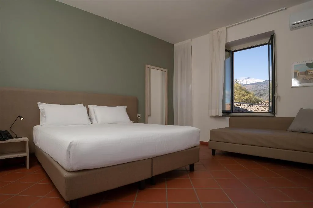 Room, Picciolo Etna Golf Resort & Spa, Curio Collection, Catania