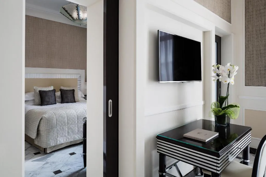 SUITE STANDARD Room, Baglioni Hotel Regina, Rome