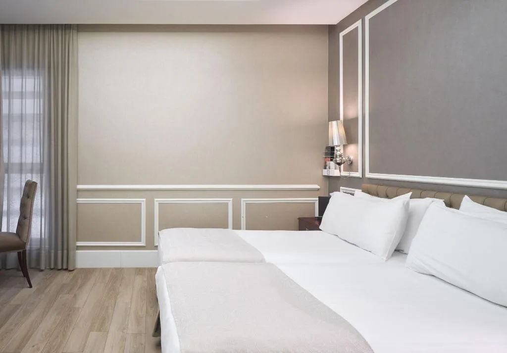 FAMILY ROOM STANDARD Room, Catalonia Passeig de Gracia, Barcelona
