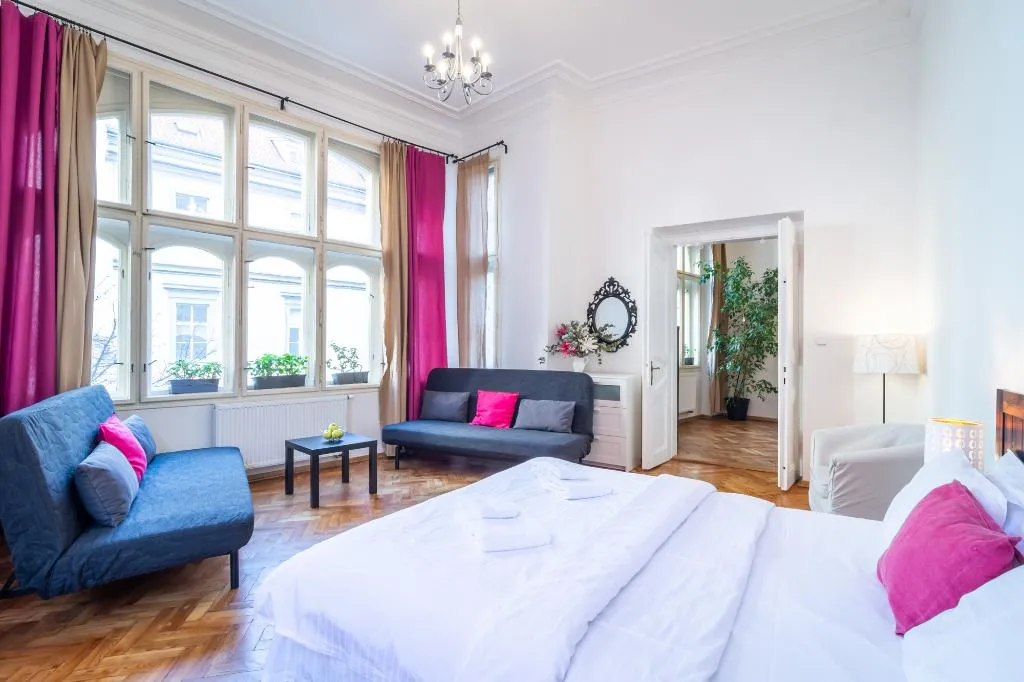 APARTMENT ONE BEDROOM ONE BATHROOM Room, Royal Road Residence, Prague