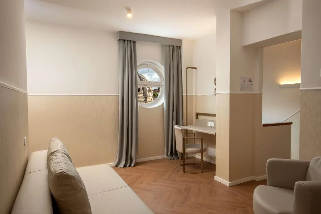 JUNIOR SUITE KING SIZE BED Room, Cosmopolita Hotel Rome, Tapestry Collection by Hil, Rome