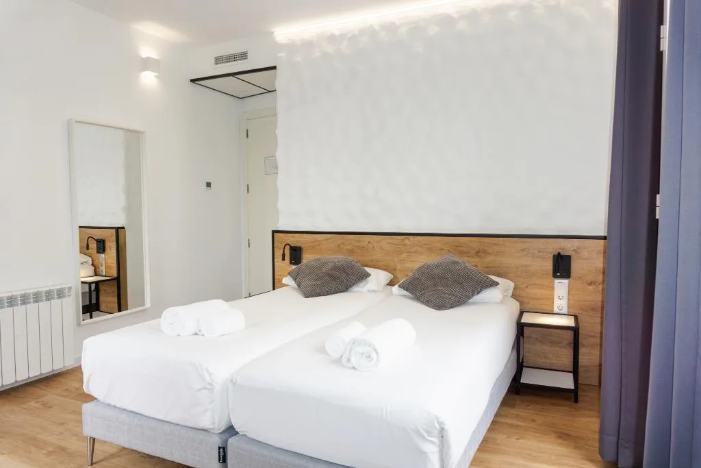 TWIN SUPERIOR WITH VIEWS Room, Fontanella Green House, Barcelona