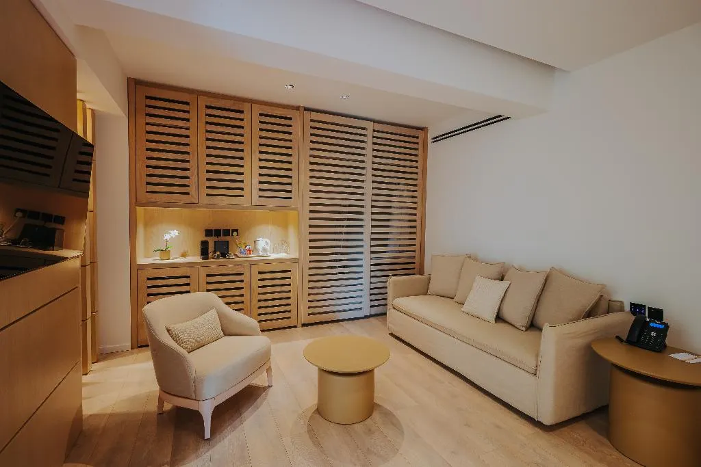 SUITE PREMIUM Room, Nissiblu Beach Resort, Cyprus