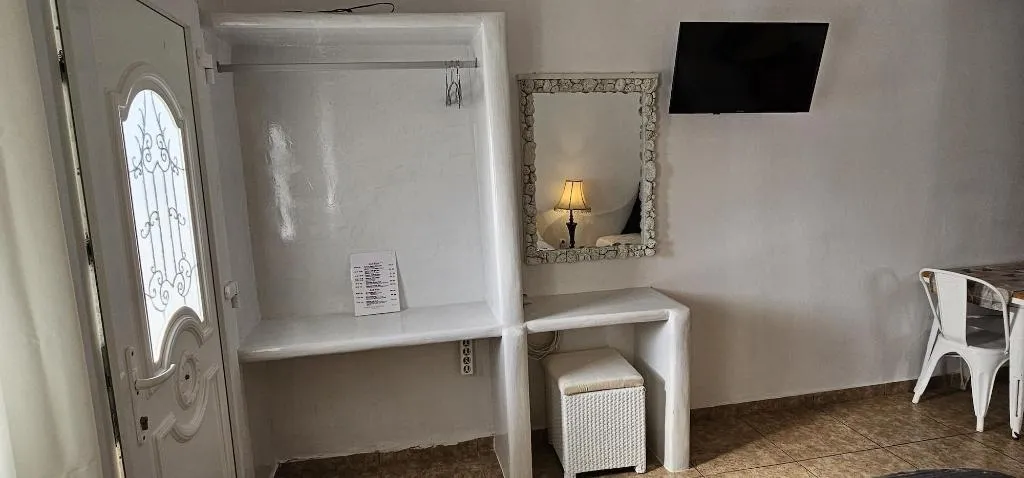 Room, Pleasure Beachside Studios, Santorini