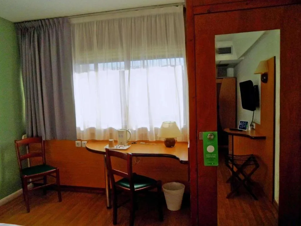 Double or Twin CAPACITY 3 Room, Travelodge Barcelona del Vallès, Barcelona