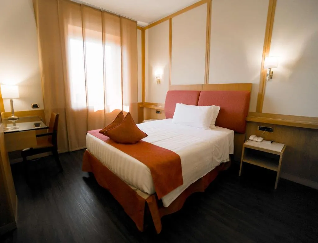 DOUBLE WITH DOUBLE BED Room, Hilton Garden Inn Rome Colosseum, Rome
