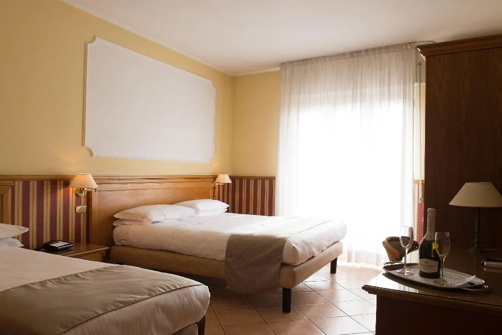 TRIPLE STANDARD Room, Leopardi Napoli, Naples