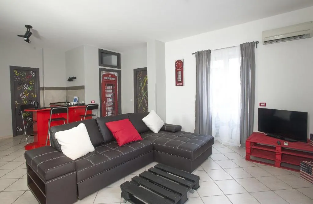 Room, City Pompei Accommodations, Naples