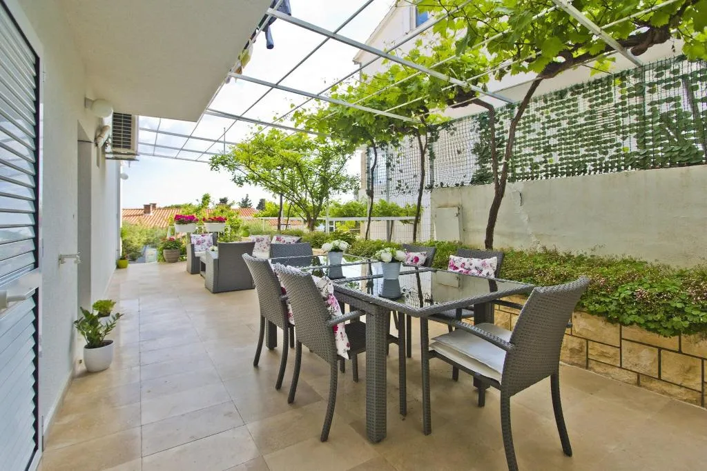Terrace, Violeta Hvar, Split