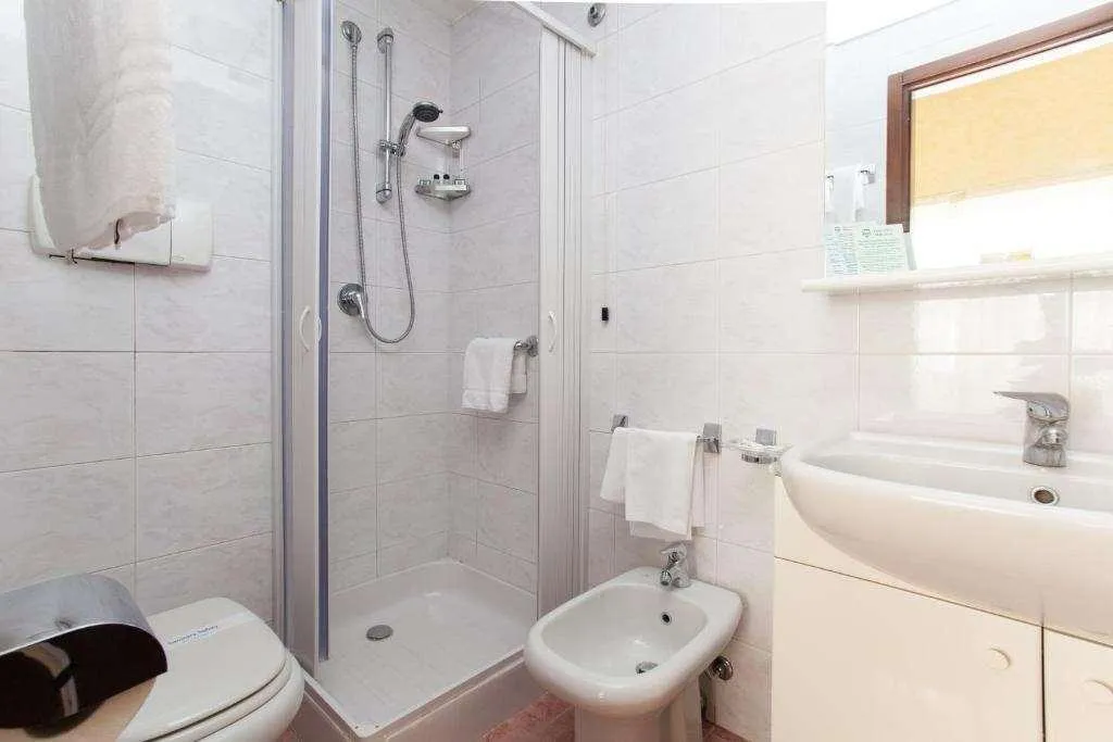 Room, Residence Desenzano, Milan