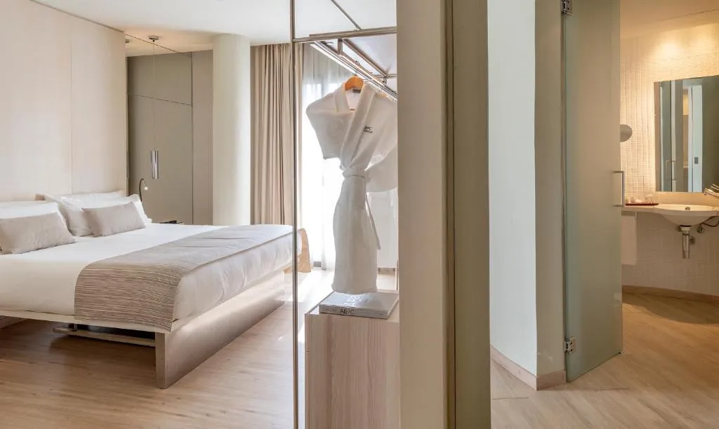 DOUBLE SINGLE USE DELUXE Room, Cram, Barcelona