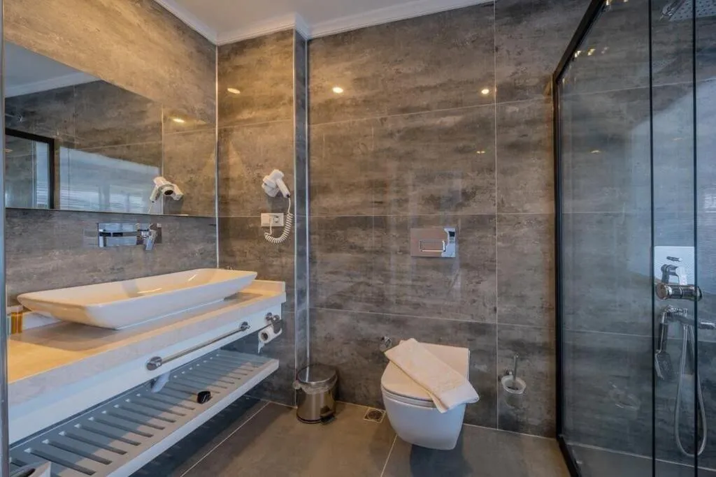 Room, Un Amor Hotel, Dalaman