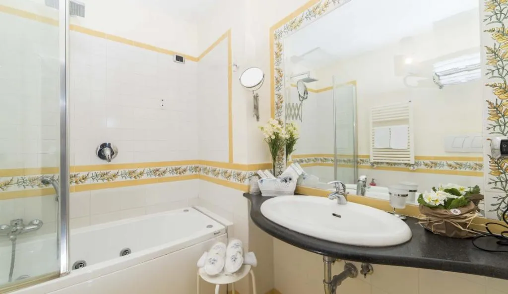 TRIPLE DELUXE Room, Hotel Villa Annalara, Naples