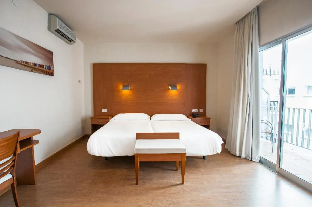 QUADRUPLE STANDARD Room, Hotel Blanes Horitzó by Pierre & Vacances, Costa Brava