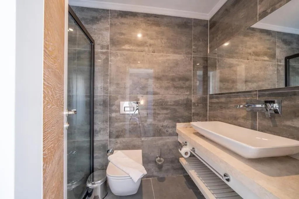 Room, Un Amor Hotel, Dalaman