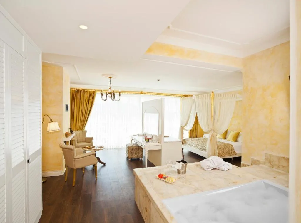 SUITE WITH JACUZZI Room, Vinifera Ephesus Hotel, Izmir