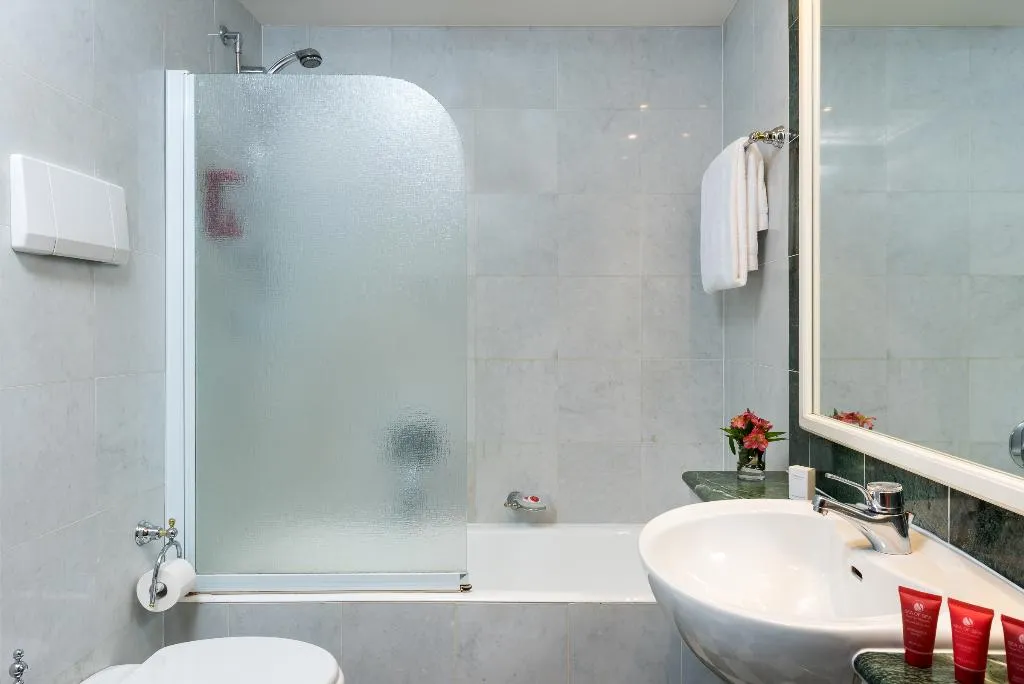 Double or Twin COMFORT Room, Leonardo Hotel Milan City Center, Milan