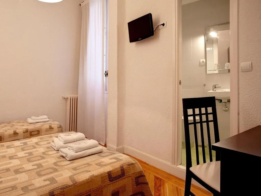 TRIPLE STANDARD Room, Hostal Besaya, Madrid