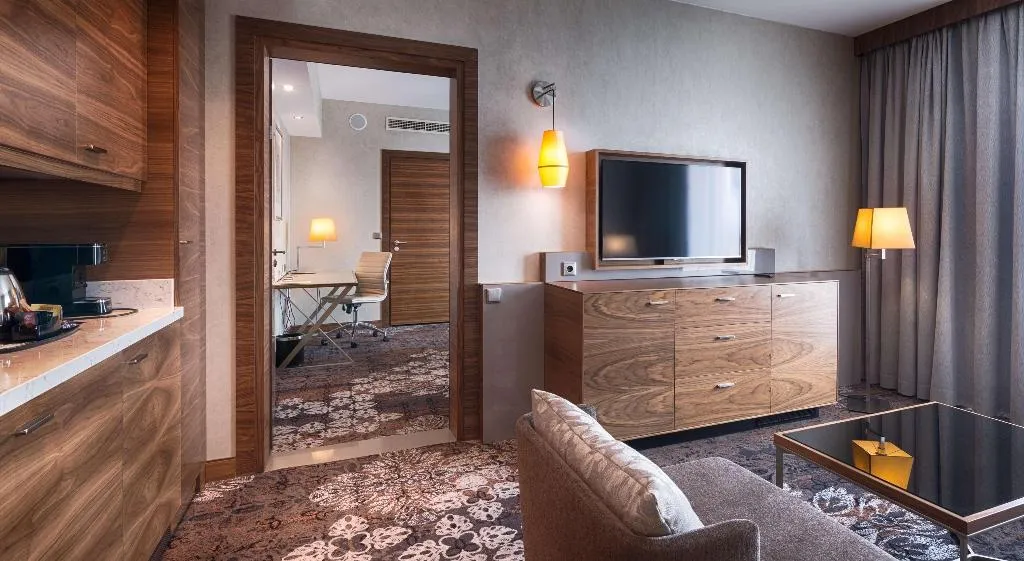 SUITE KING BED ONE BEDROOM  Room, DoubleTree by Hilton Krakow Hotel & Convention Cen, Krakow