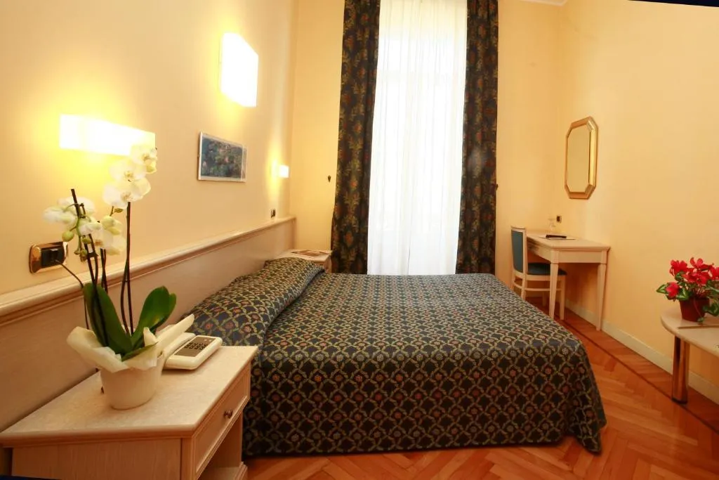 DOUBLE SINGLE USE LAKE VIEW Room, Excelsior Splendide, Milan