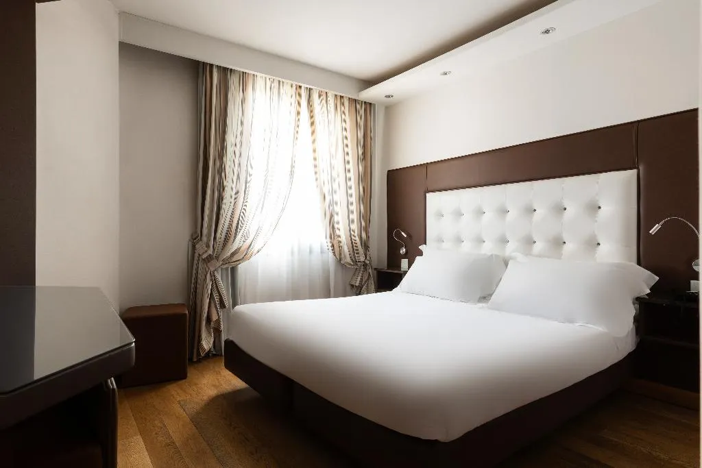 Double or Twin STANDARD Room, Royal Caserta Hotel, Naples