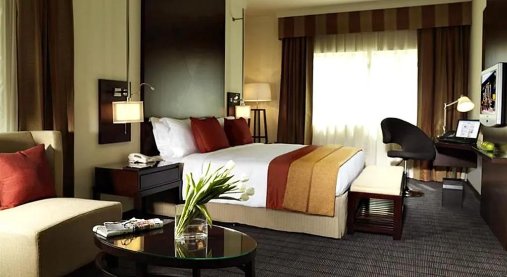 SUITE STANDARD Room, Radisson Blu Hotel Dubai Barsha Heights, Dubai
