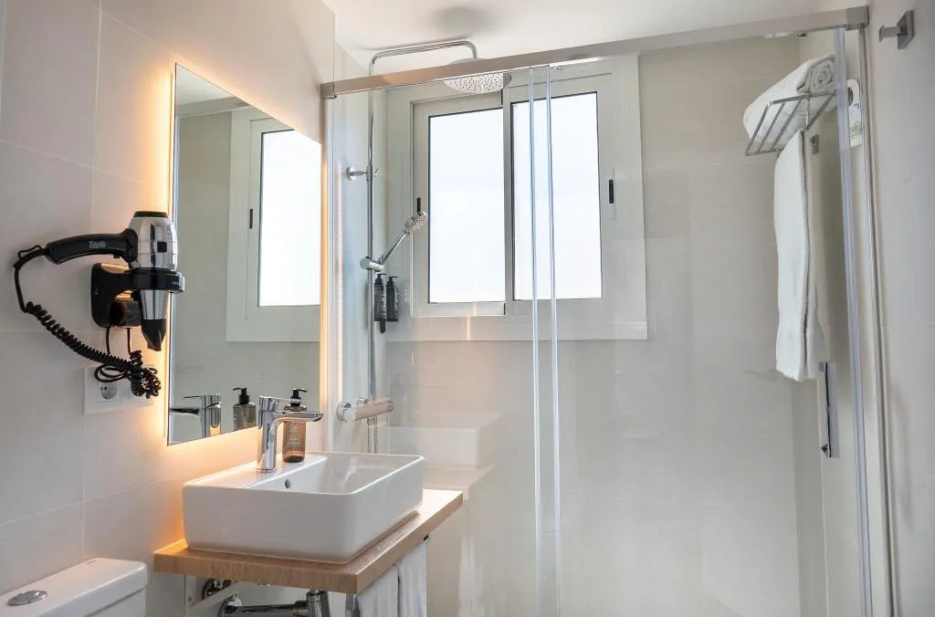 DOUBLE SINGLE USE STANDARD Room, Tres Torres Atiram Hotel, Barcelona