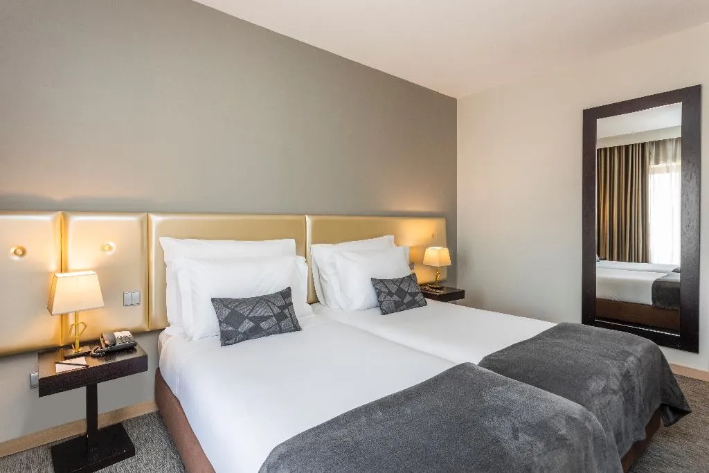 TRIPLE STANDARD Room, Czar Lisbon Hotel, Lisbon