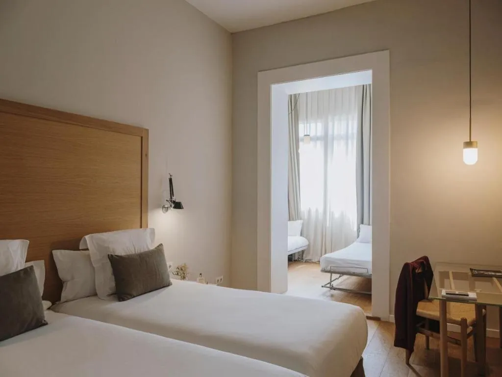 Room, Regina, Barcelona