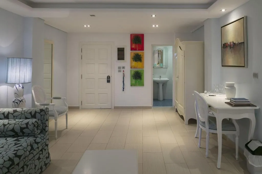 Room, Magic, Skiathos