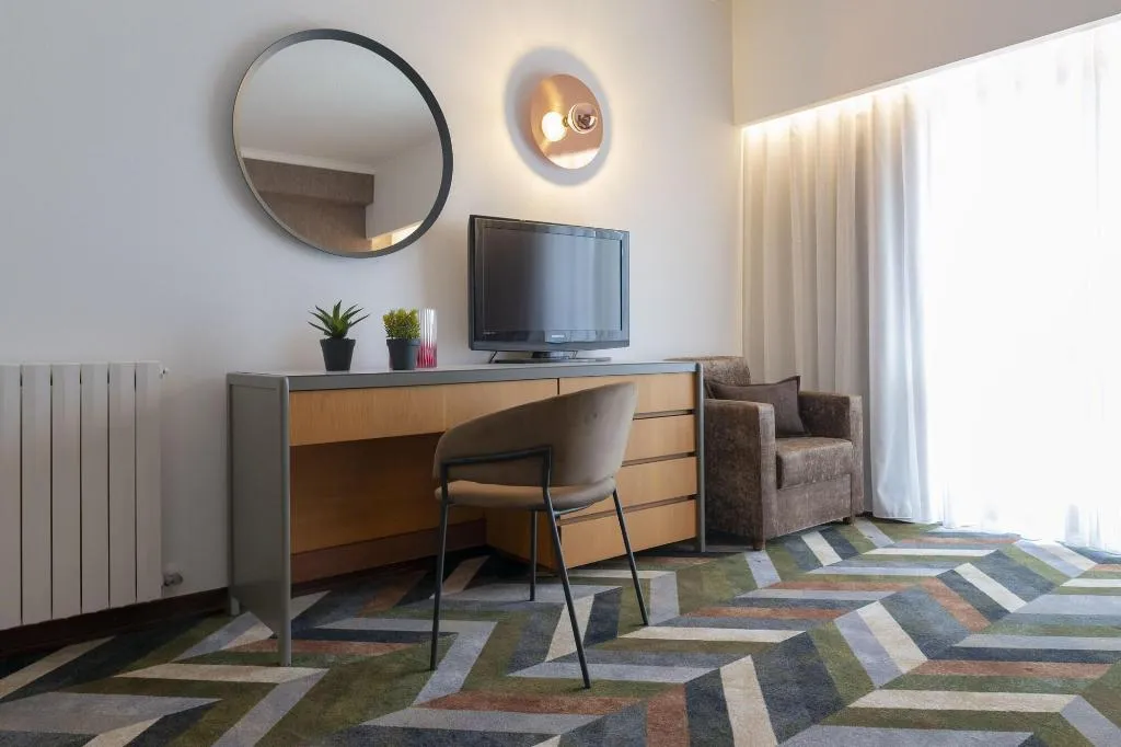 Room, Dom Afonso, Madeira