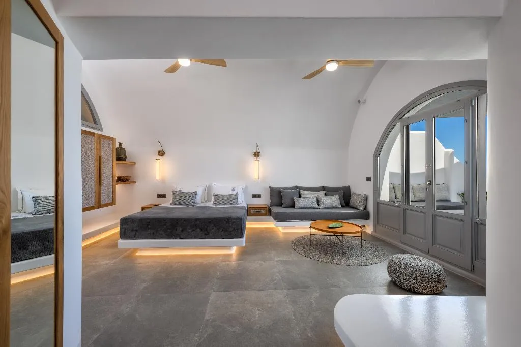 CAVE WITH JACUZZI Room, Eteoro Suites, Santorini