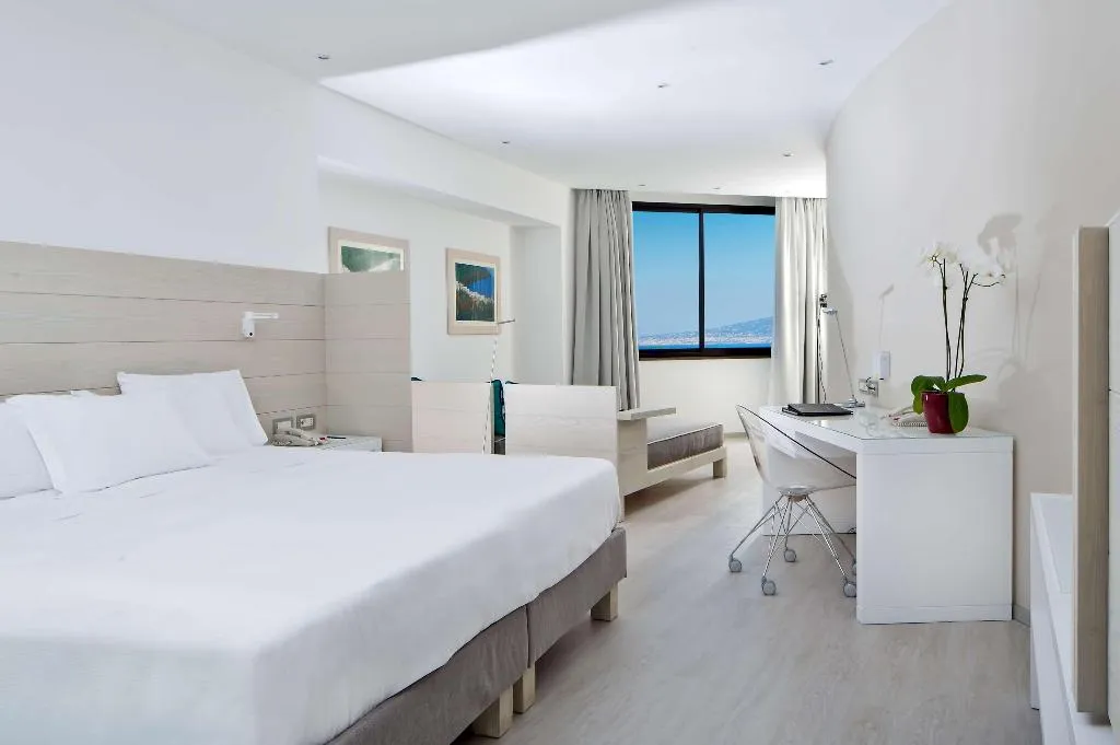 Room, Hilton Sorrento Palace, Naples
