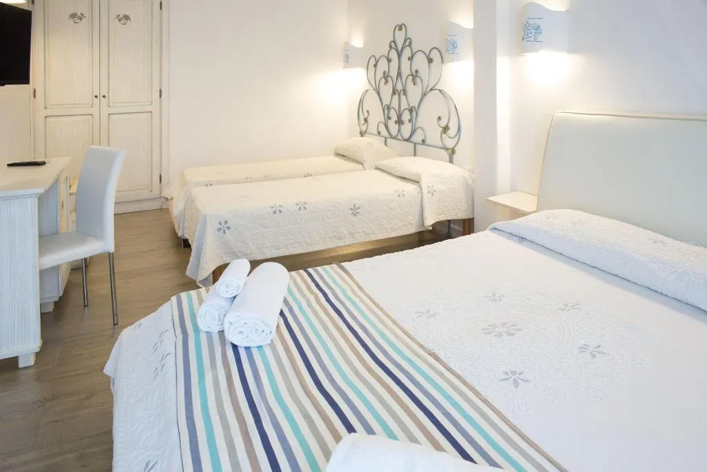 QUADRUPLE SUPERIOR TWO DOUBLE BEDS Room, Olbia City Hotel, Olbia