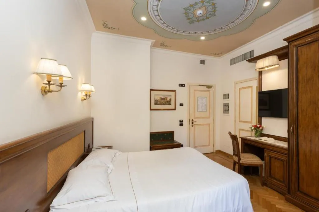 DOUBLE STANDARD Room, Adler Cavalieri Hotel-Private Spa & Gym, Florence