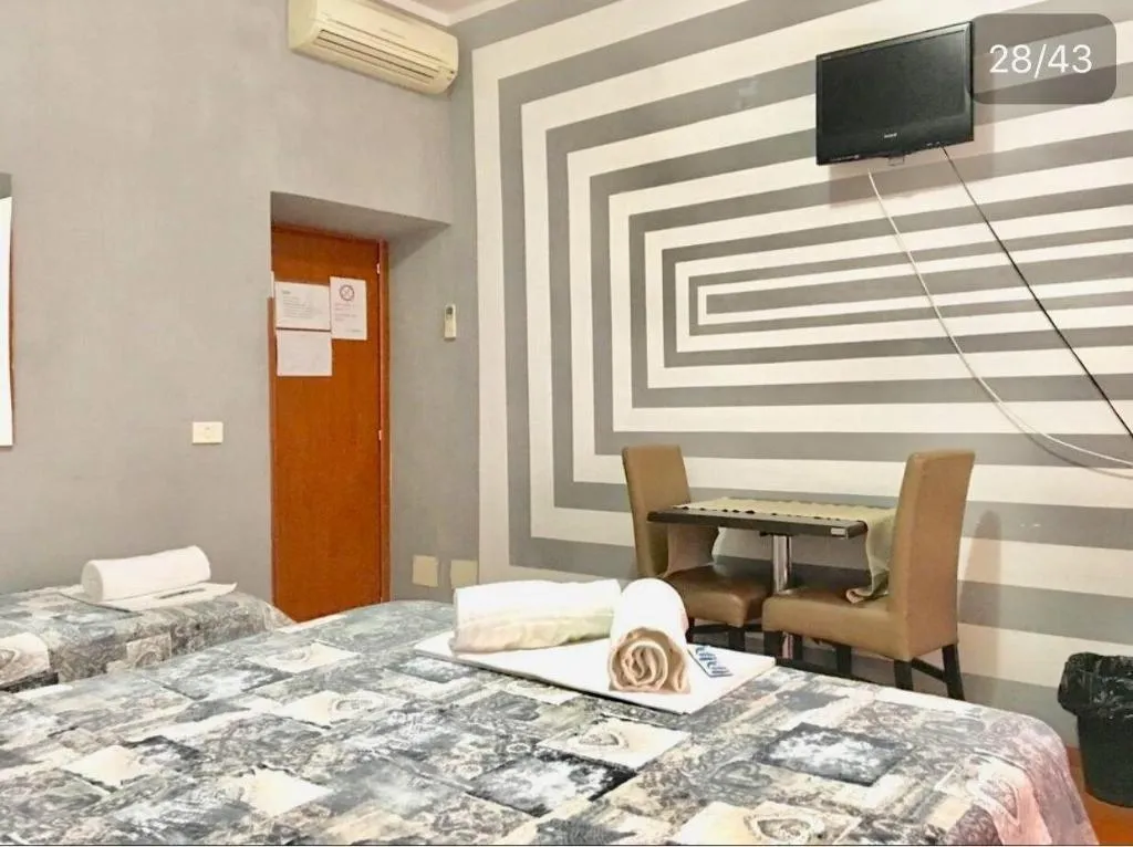 Room, Hi Termini, Naples